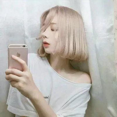圣洁的艾曼妞